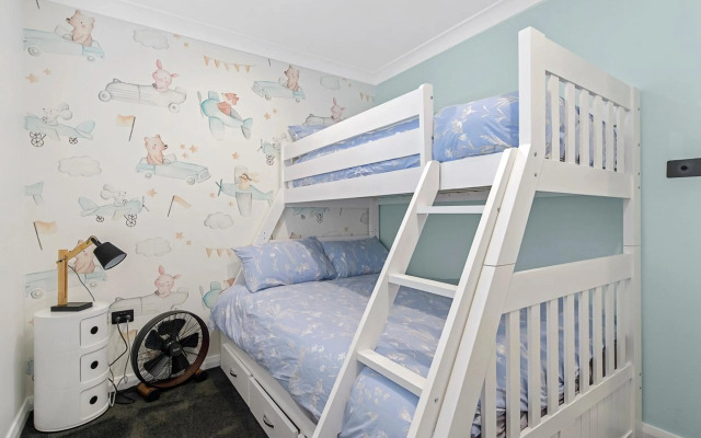 24 Hibiscus Crescent