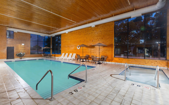 Baymont Inn & Suites by Wyndham Mukwonago