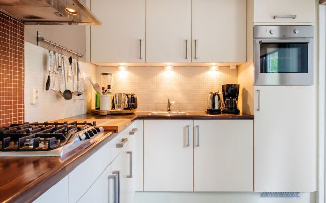 Charming Holiday Home in Burgh-Haamstede near Beach