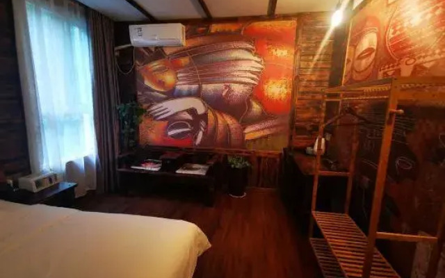 Luoyang Qiju Tea House Hotel