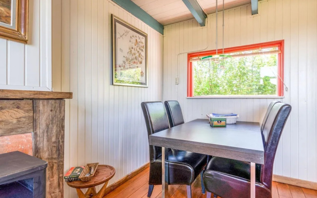 Quaint Holiday Home in Nieuwvliet-Bad near Sea Beach