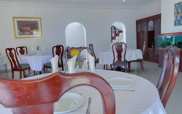 Kamsa Royal Guest House - Waterkloof Ridge