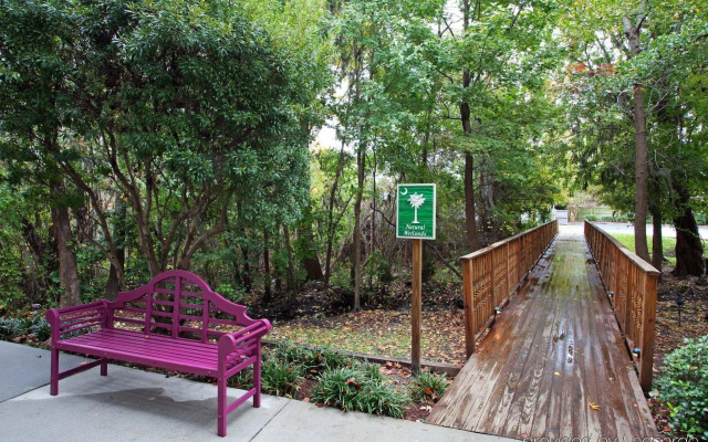 Holiday Inn Express & Suites Charleston - Northwoods by IHG