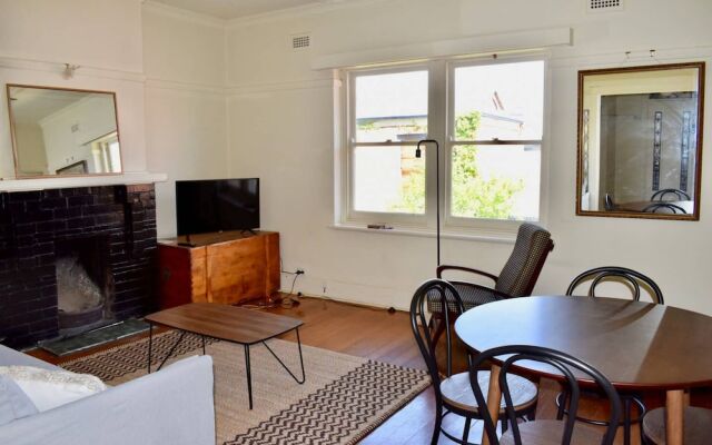 Artistic Apartment in Sunny Elwood near St Kilda