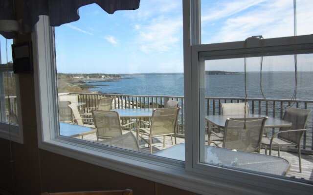 Baybreeze Restaurant and Motel