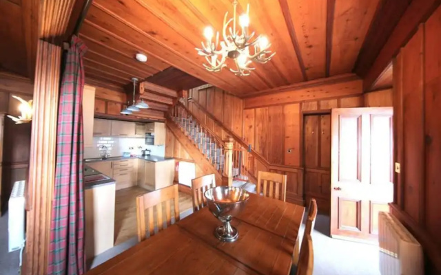Loch Rannoch Highland Club Lochside Lodge 01