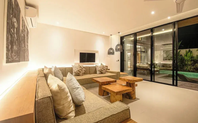 Luxe 6BR Villa, 400m From Canggu Shore