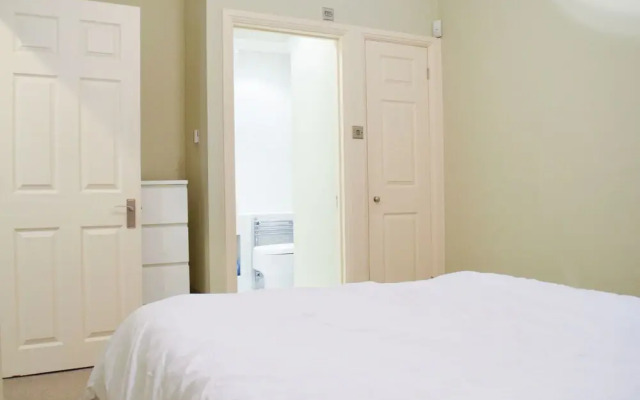 Apartment With High Ceilings 2 Bedroom