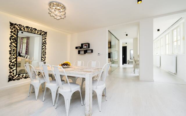 EMPIRENT Mucha Apartments