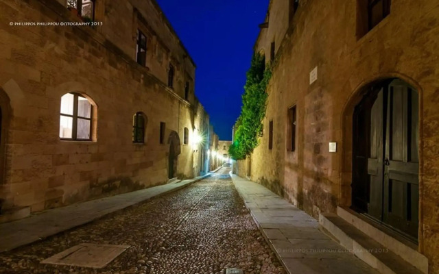 3 Charites Old Town