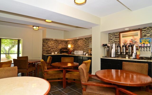 Lexington Inn & Suites NW Chicago Elgin