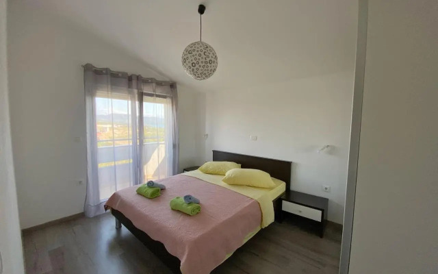 Apartments with a parking space Maslenica, Novigrad - 12636
