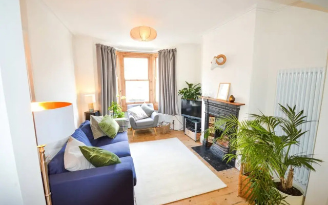 Beautiful Home in Bath with Garden