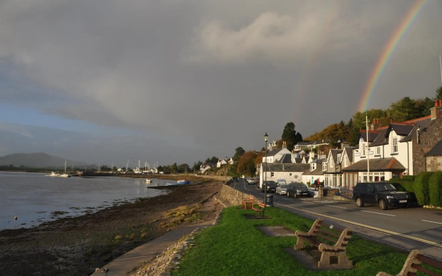 Caledonian Hotel