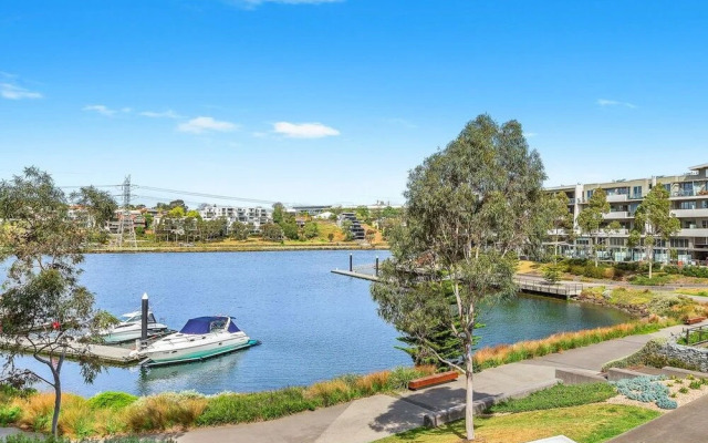 Marina View Apartment on the Maribyrnong River, Melbourne
