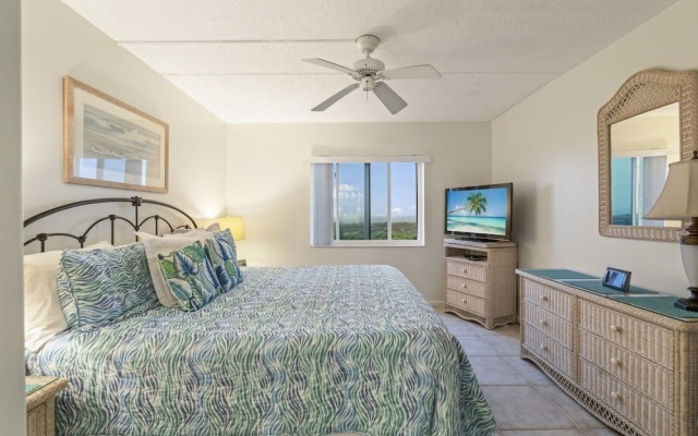 Life's A Beach~oceanfront 2 Bedroom Condo by RedAwning