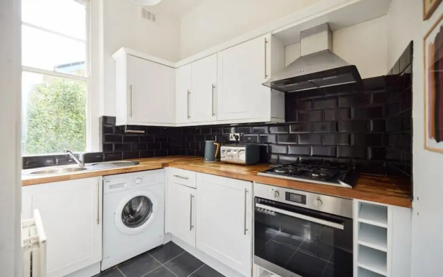 The Putney Classic - Trendy 2bdr Flat