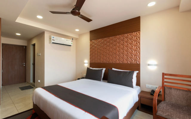 Hotel Simran Raghuveer Para by OYO Rooms