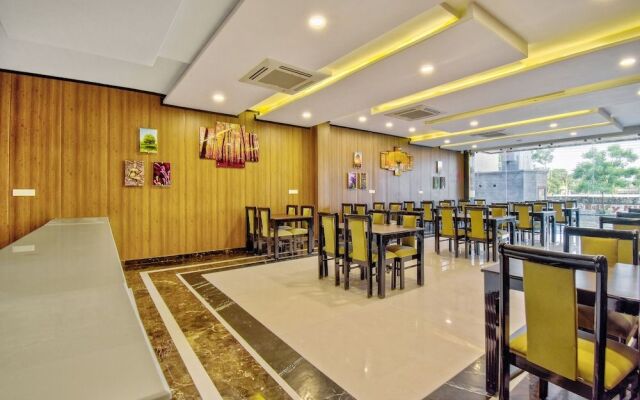 Collection O 44170 Vaishali Plaza Jaipur