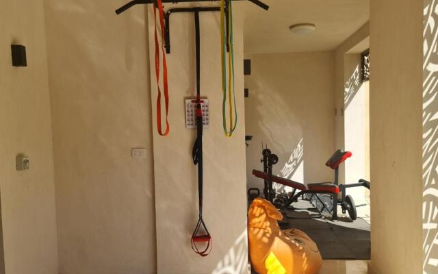 Seaview 3 BR with Beach & Pool access BBQ in Mangroovy