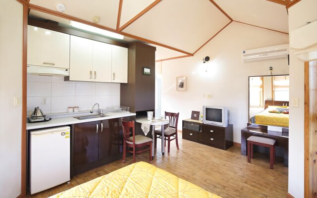 Jeju Between Mountain & Sea Pension