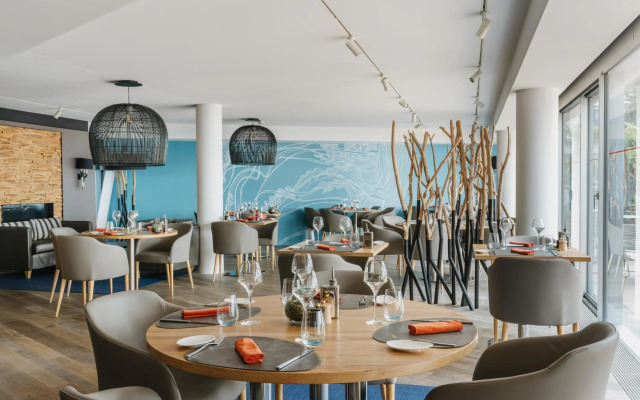 Hotel Mona