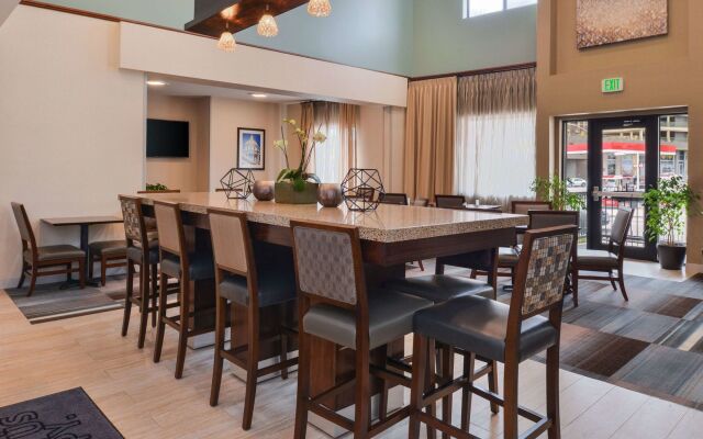 Hampton Inn & Suites Denver-Speer Boulevard