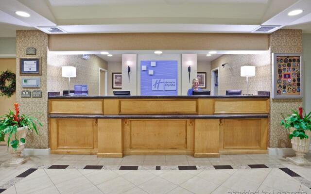 Holiday Inn Express Hotel & Suites Vacaville by IHG