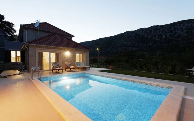 Villa Zupa in quiet part of Dalmatian Hinterland