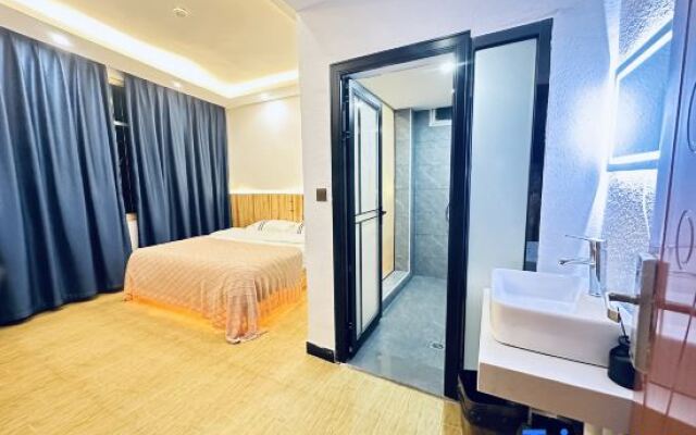 Phoenix Dawu Xiaozhan Homestay (Phoenix Ancient City Branch)