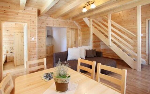 Family Panzio es Apartman Hazak