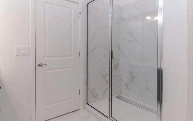 Sophisticated 9 Bedroom Close to Disney