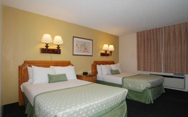 Ramada Inn & Suites Foothills Resort