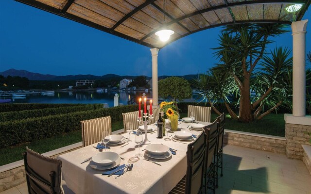 Stunning Home in Loviste With Wifi and 3 Bedrooms