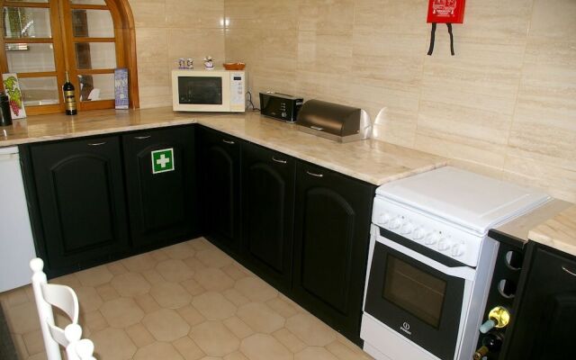 Lovely 2 Bedroom end Townhouse in Carvoeiro