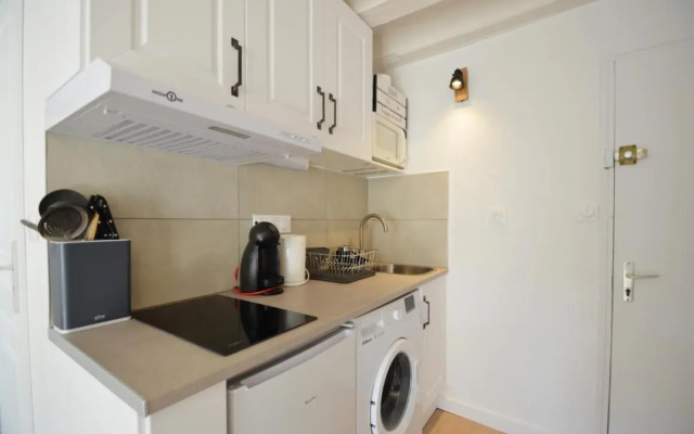 le petit France by sleepinfontainebleau