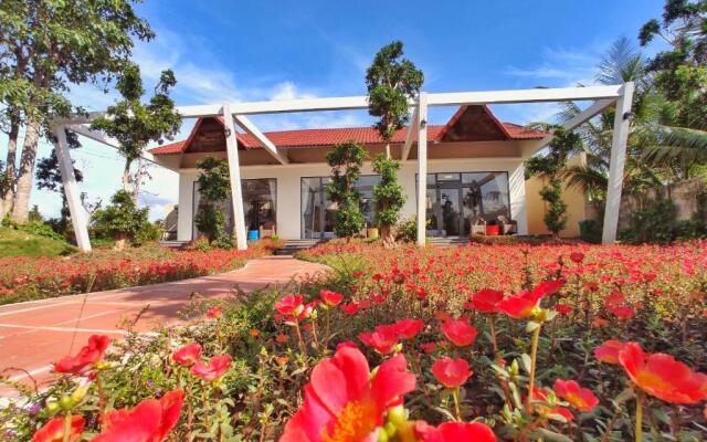 Rooster Mekong Garden & Villas