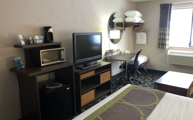 Super 8 by Wyndham Port Angeles at Olympic National Park Hotel