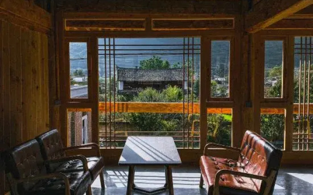 SK Snow Mountain View Garden Hostel