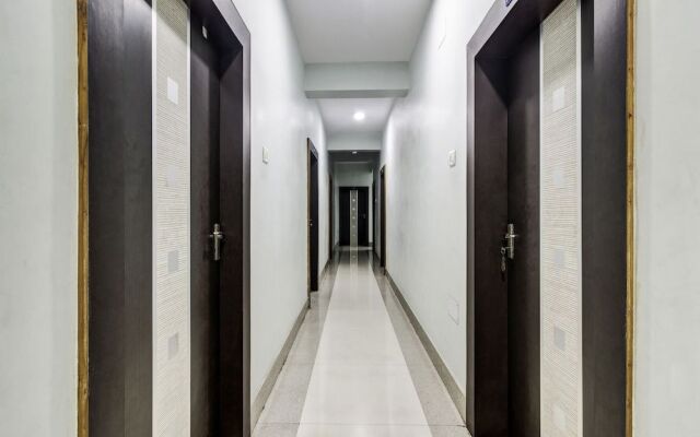 OYO 27698 Hotel Navneet Residency