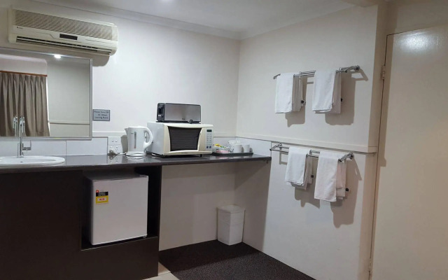 The Commercial Hotel Motel