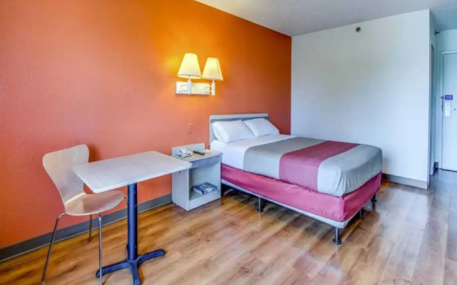 Motel 6 Amherst, NY - Buffalo
