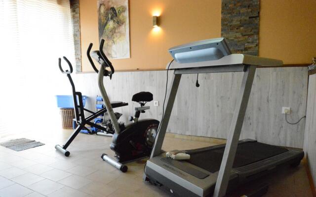 Expansive Holiday Home in Ardennes with Jacuzzi