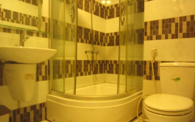 Le Ngan Phung Hotel