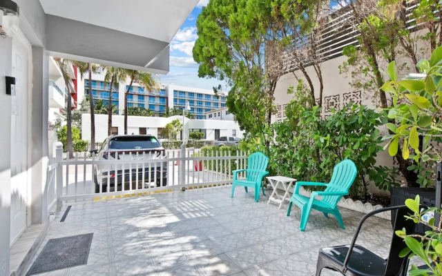 Newly Renovated Apt-unit #1 Close to Beach