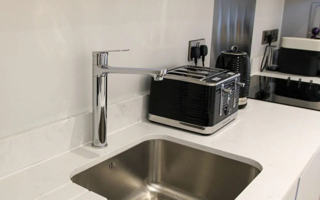Slate Suite 1BR City Views