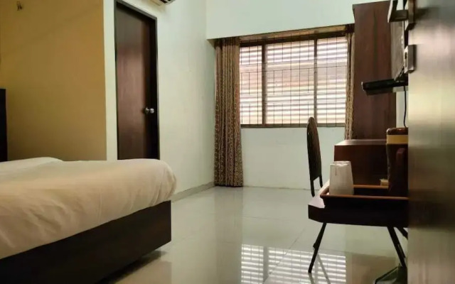New Harshita inn By Glitz Hotel
