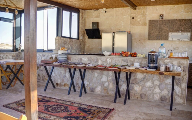 Ala Stone House