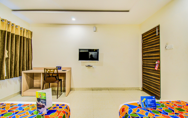 FabHotel Pearl City HiTech City
