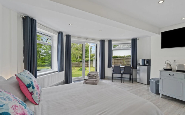 Stunning, Contemporary 1 Bedroom En-suite Annexe